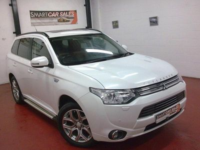 White Used 2015 Mitsubishi Outlander P-HEV Estate | £10,250 (Fair price)