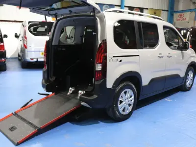 Used Peugeot Rifter Allure 131 HP (96 kW) 2021 Beige MPV