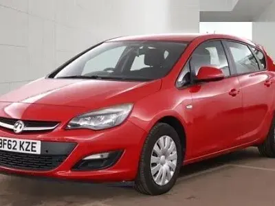 Used Vauxhall Astra 115 HP (84 kW) 2012 Red Hatchback