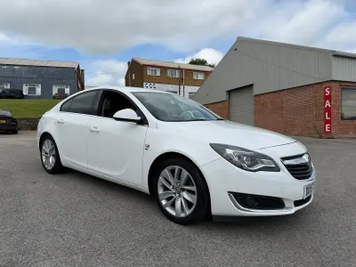 Used Vauxhall Insignia SRi 140 HP (102 kW) 2015 White Hatchback