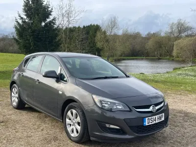 Second-hand Vauxhall Astra Design Edition 2014 Gri Hatchback