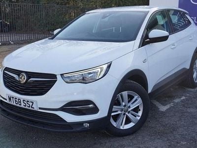 Used Vauxhall Grandland X S 130 HP (95 kW) 2018 White SUV