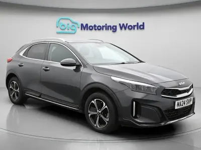 Usado Kia XCeed 139 HP (102 kW) 2024 Cinzento SUV