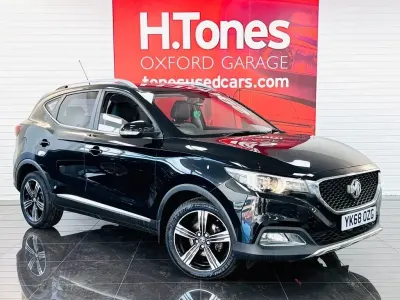 Käytetty MG ZS Exclusive 106 HP (77 kW) 2018 Musta Katumaasturi