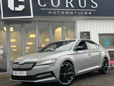 Usado Skoda Superb SportlinePlus 2020 Gris Utilitario