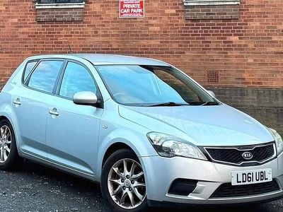 Silver Used 2011 Kia Ceed Hatchback | £1,395 (Good price)