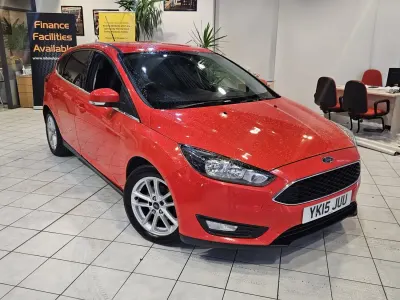 Second-hand Ford Focus Zetec 115 CP (84 kW) 2015 Roșu Hatchback