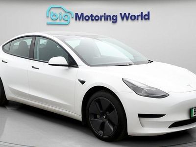 Used Tesla Model 3 Standard Range Plus 222 kW (302 HP) 2021 White Sedan