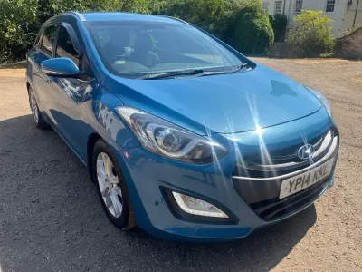 Used Hyundai i30 Style 128 HP (94 kW) 2014 Blue Estate