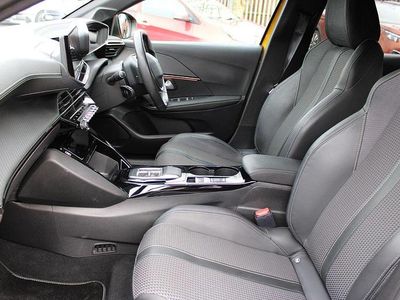 Used Peugeot e-208 GT 98 kW (134 HP) 2022 Yellow Hatchback