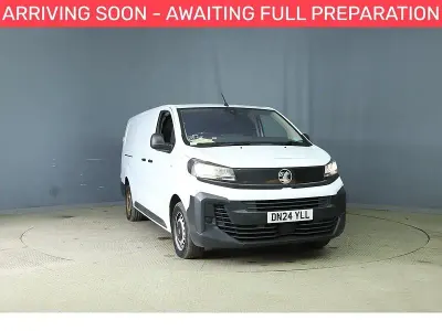 Second-hand Vauxhall Vivaro 145 CP (106 kW) 2024 Alb Monovolum