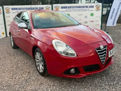 Used Alfa Romeo Giulietta Distinctive 120 HP (88 kW) 2015 Red Hatchback