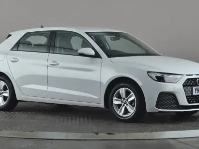 Käytetty Audi A1 Premium 95 HP (69 kW) 2023 Valkoinen Katumaasturi