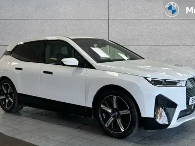 Usado BMW iX M Sport 239 kW (326 CV) 2021 Blanco SUV