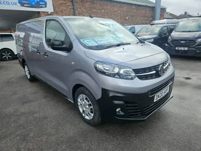 Używany Vauxhall Vivaro S 150 KM (110 kW) 2020 Szary Minivan