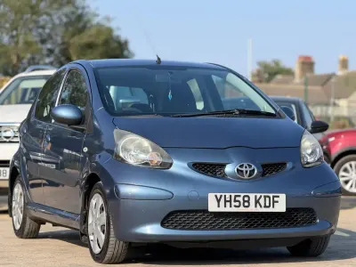 Used Toyota Aygo 67 HP (49 kW) 2008 Blue Hatchback