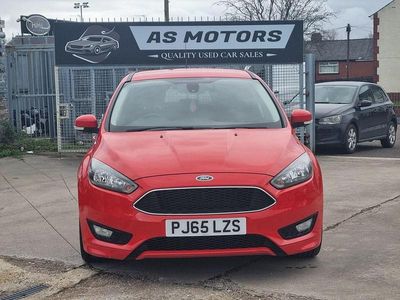 Used Ford Focus Zetec 125 HP (91 kW) 2015 Red Hatchback