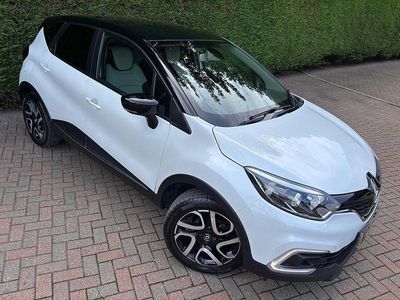 White/black Used 2019 Renault Captur Iconic SUV | £7,195 (Fair price)