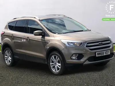Usado Ford Kuga Zetec 120 CV (88 kW) 2018 Plateado SUV