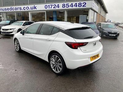 Used Vauxhall Astra 150 HP (110 kW) 2019 White Hatchback