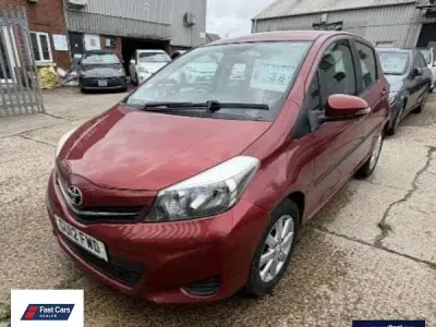 Used Toyota Yaris Multidrive S 101 HP (74 kW) 2012 Red Hatchback