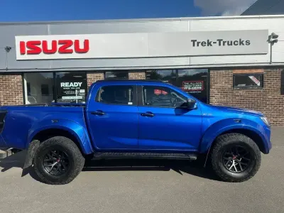 Used Isuzu D-Max 163 HP (119 kW) 2024 Blue Pickup
