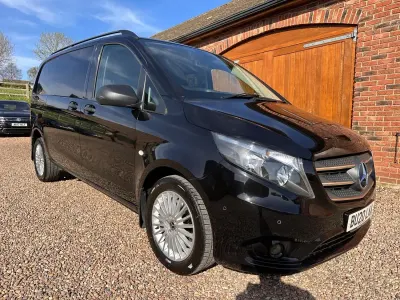 Usado Mercedes Vito Premium 161 HP (118 kW) 2020 Preto Van