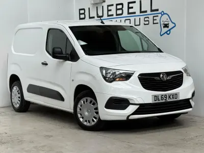 Usado Vauxhall Combo Sportive 100 HP (73 kW) 2019 Branco Monovolume