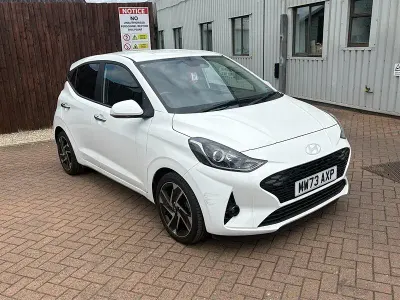 Used Hyundai i10 Premium 84 HP (61 kW) 2023 White Hatchback