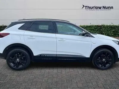 Used Vauxhall Grandland X GS Line 130 HP (95 kW) 2022 White SUV