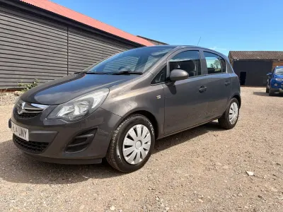 Used Vauxhall Corsa Design Edition 100 HP (73 kW) 2014 Grey Hatchback