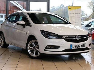 Used Vauxhall Astra SRi 150 HP (110 kW) 2016 White Hatchback