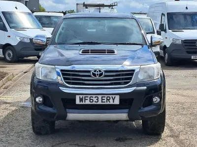 Used Toyota HiLux Luxury 144 HP (105 kW) 2013 Grey Pickup