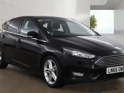 Used Ford Focus Zetec 125 HP (91 kW) 2016 Black Hatchback