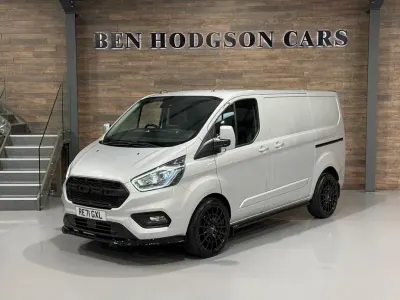 Käytetty Ford Transit Custom Limited 130 HP (95 kW) 2021 Hopea Van
