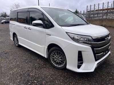 Begagnad Toyota Noah Luxury 2026 Vit
