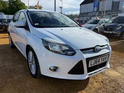 Usado Ford Focus Zetec 125 CV (91 kW) 2014 Blanco Utilitario