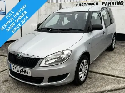 Usado Skoda Roomster 105 CV (77 kW) 2011 Plateado Monovolumen