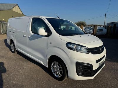 Second-hand Vauxhall Vivaro Sportive 100 CP (73 kW) 2021 Alb Monovolum