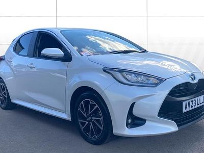 Used Toyota Yaris Hybrid Design 116 HP (85 kW) 2023 White Hatchback