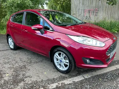 Used Ford Fiesta Zetec 82 HP (60 kW) 2014 Red Hatchback