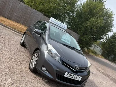 Used Toyota Yaris 90 HP (66 kW) 2013 Grey Hatchback