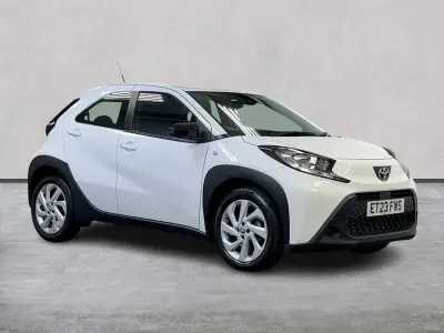 Begagnad Toyota Aygo X PURE 72 HK (52 kW) 2023 Vit SUV