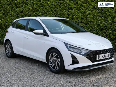 Used Hyundai i20 Advanced 100 HP (73 kW) 2023 White Hatchback