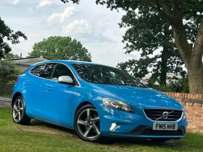 Usado Volvo V40 R-Design 122 HP (89 kW) 2015 Azul Citadino