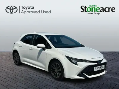 Used Toyota Corolla Design 122 HP (89 kW) 2019 White Hatchback