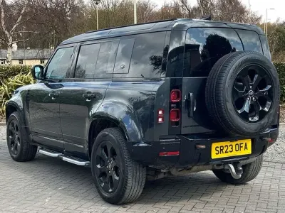 Usado Land Rover Defender HSE Dynamic 245 HP (180 kW) 2023 Cinzento SUV