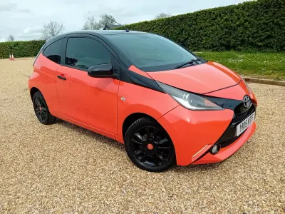 Used Toyota Aygo X-cite 69 HP (50 kW) 2015 Orange Hatchback