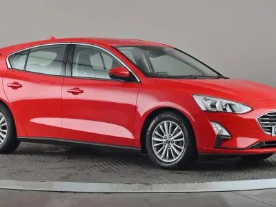 Używany Ford Focus Titanium 125 KM (91 kW) 2018 Czerwony Hatchback