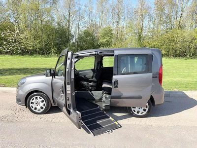 Używany Fiat Doblò S 2021 Szary Minivan